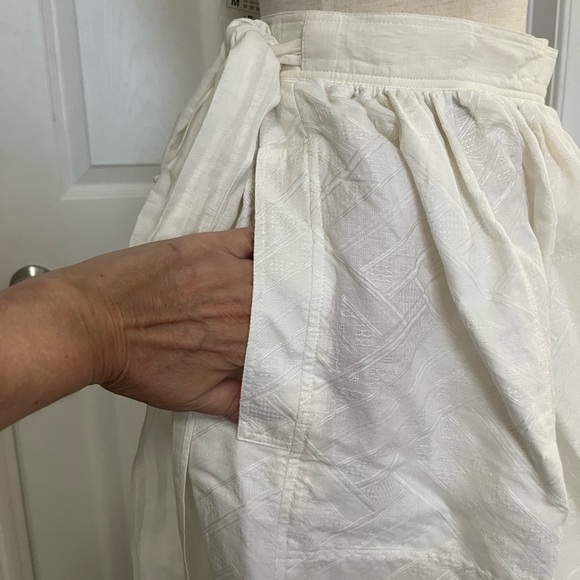 VINTAGE ESCADA FULL WRAP SKIRT IN IVORY WHITE - Picture 8 of 12